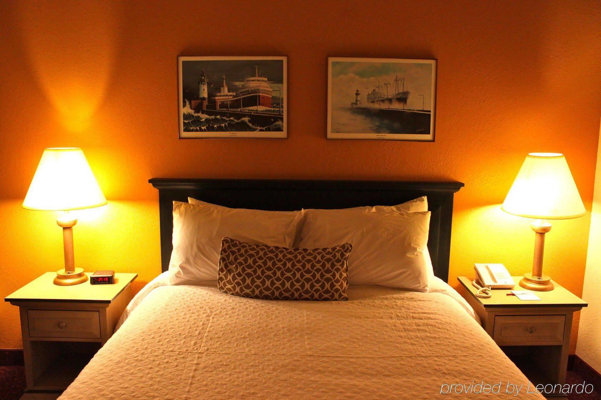 The Suites Hotel At Waterfront Plaza ดุลูท ห้อง รูปภาพ